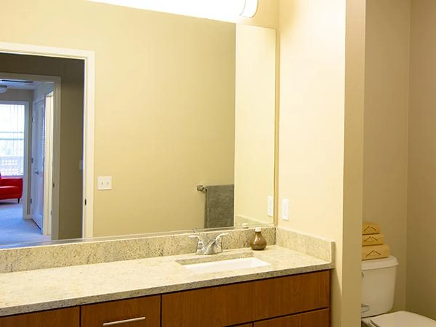 1 bed, 1.0 bath, 753 sqft, $6,701 — Photo 3