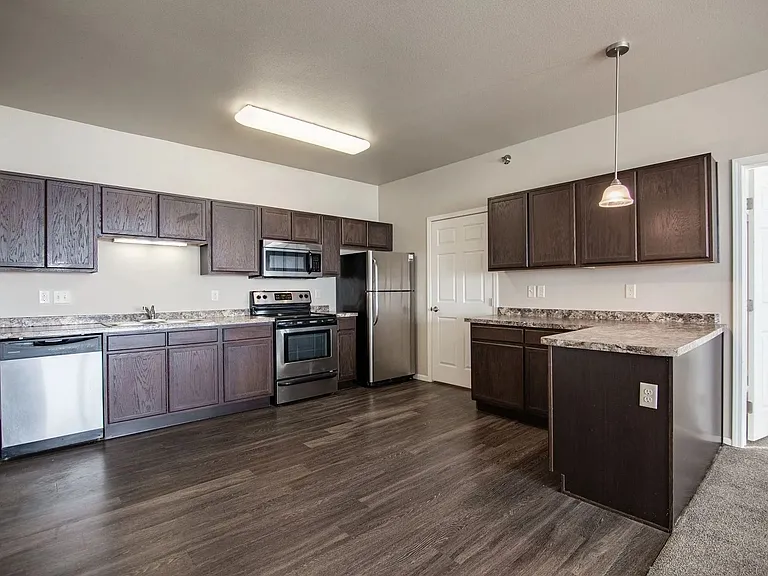 West Creek Crossing Apartments — Photo 8