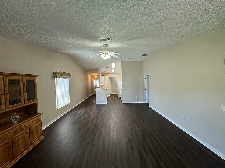 545 Golfview Ct — Photo 4