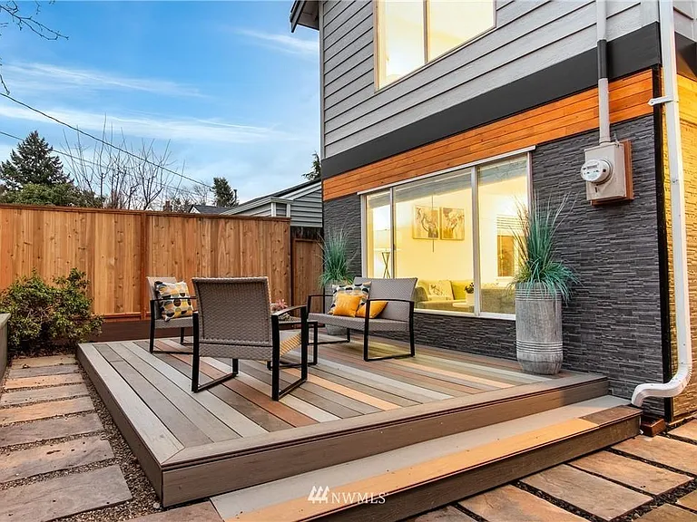 15th Ave SW — Photo 3