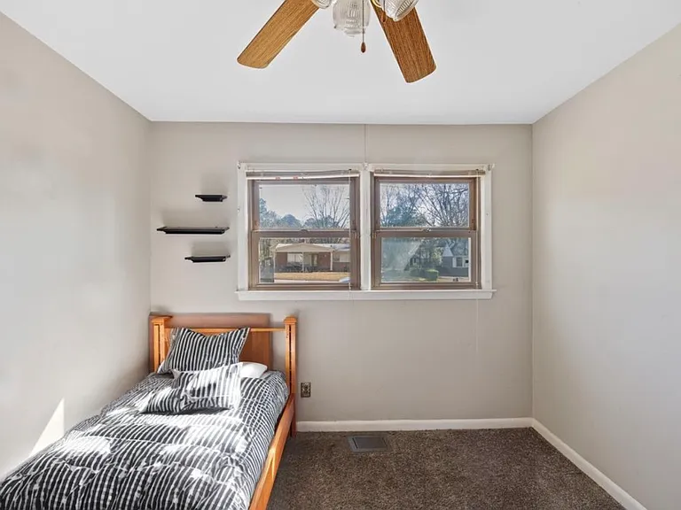 904 Beverly Dr — Photo 11