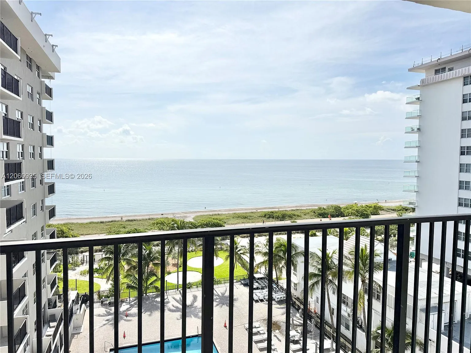 Manatee Condo — Photo 1