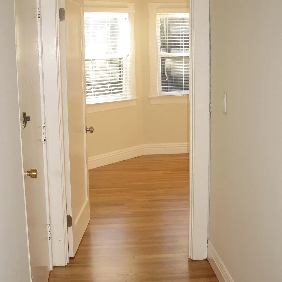 Super sunny top floor 1BR w/ chef's kitchen — Photo 3