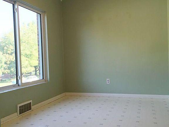 2nd image of 1011 Laurel Dr