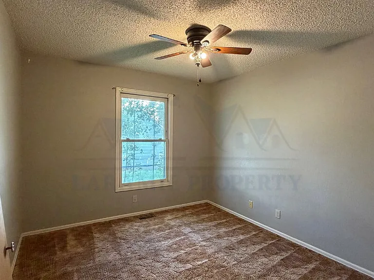 1905 Alsop Ln — Photo 17