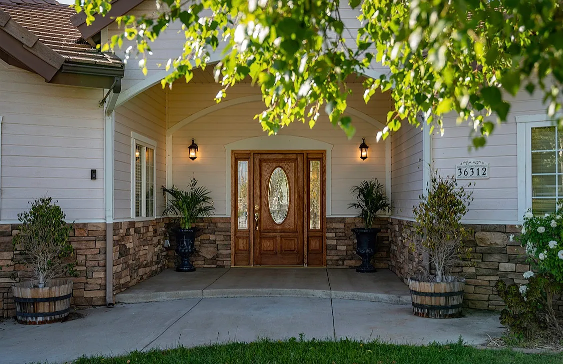 4 bed, 2.5 bath, 2903 sqft, $5,500 — Photo 2