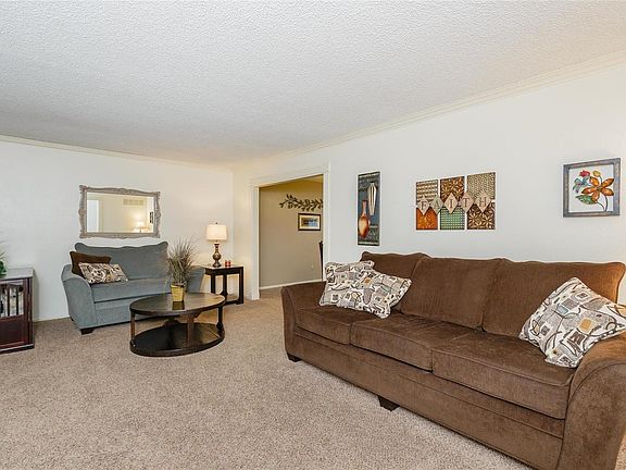 Light, bright and spacious Living room