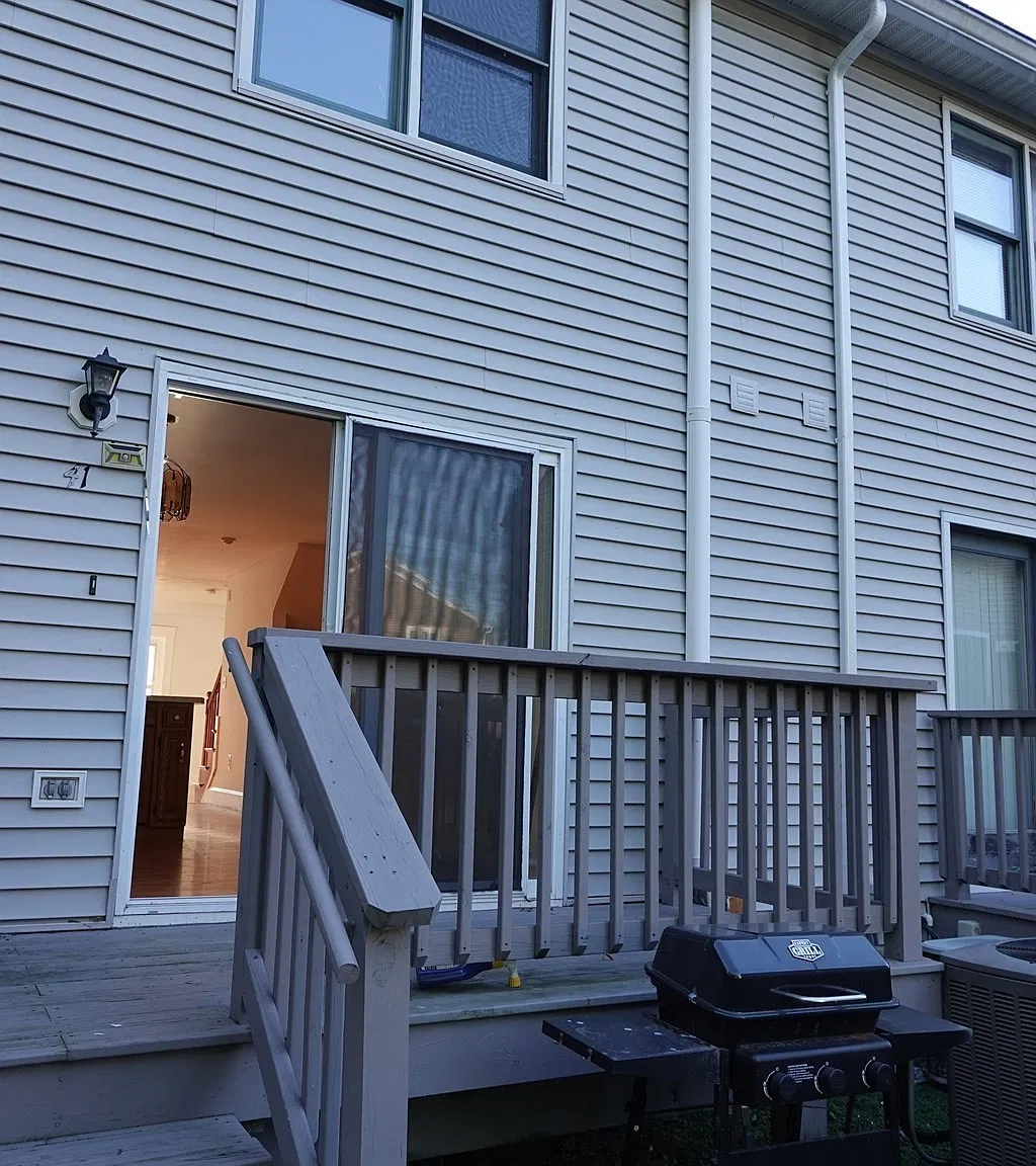 2 bed, 1.5 bath, 1000 sqft, $2,300 — Photo 2
