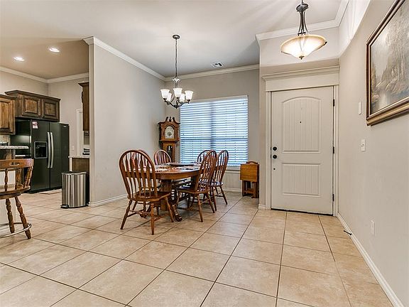 5th image of 809 S Bouziden Dr