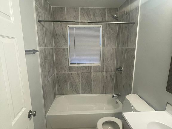 3rd image of 1025 Rock Springs St