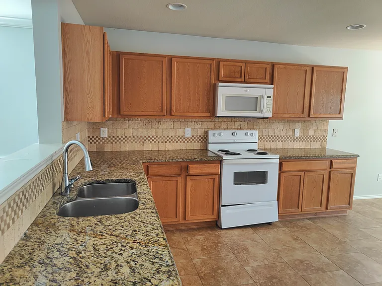 13179 Michelle Dr — Photo 11
