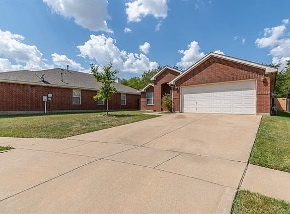 2nd image of 945 Plumeria Dr