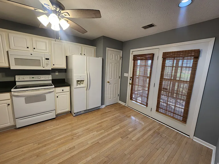 10828 Glenway Pl — Photo 15