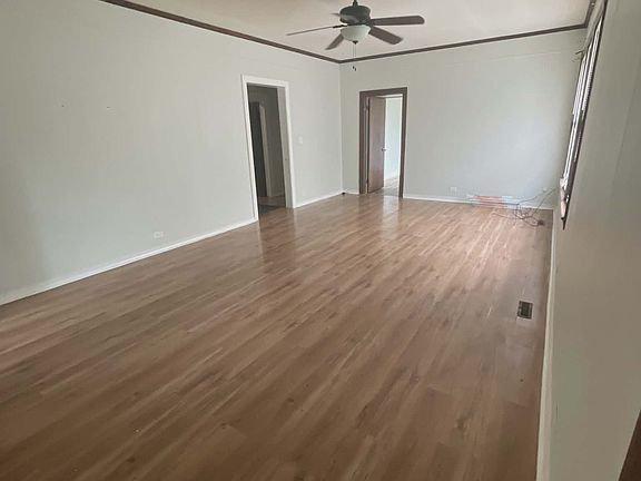 4th image of 219 W 7th St