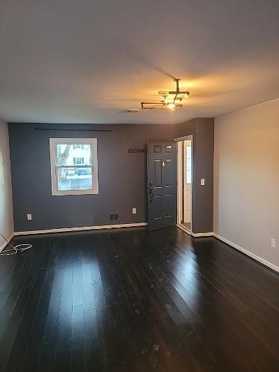 2nd image of 120 Cedarview Ln
