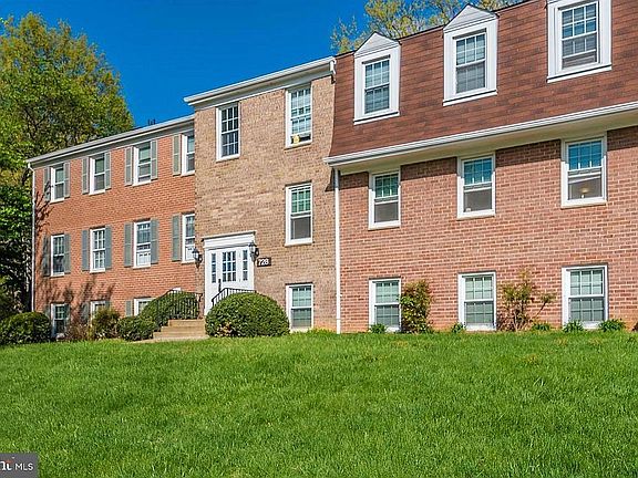 2nd image of 728 Quince Orchard Blvd #10