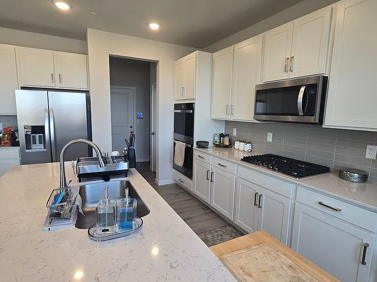 1431 Loraine Cir N — Photo 5