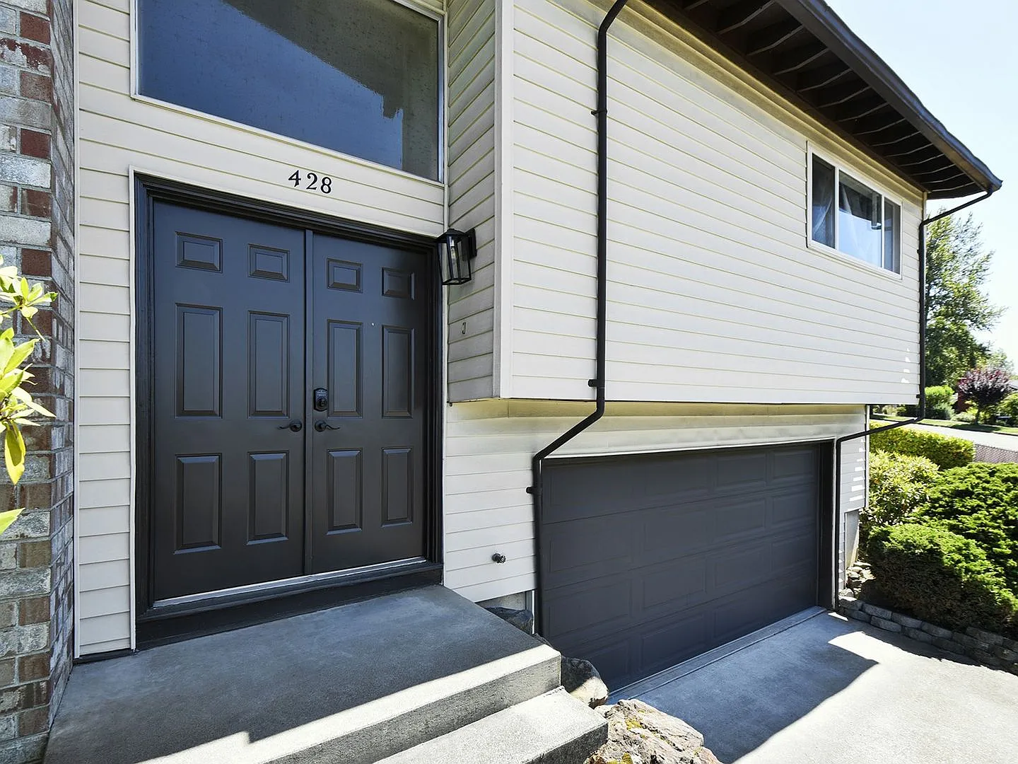 Spacious 3 Bedroom 2.25 Bath Home Renton Talbot Hill Area Available Now! — Photo 2