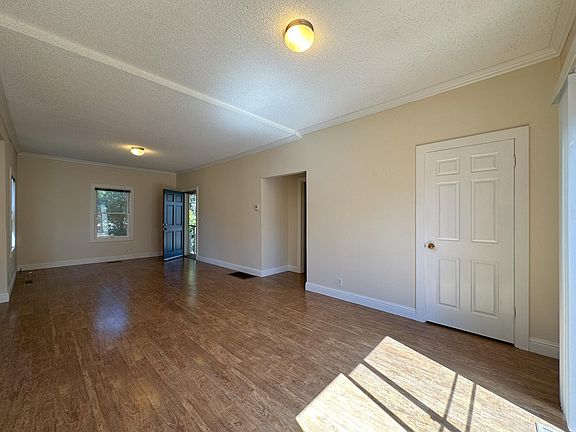 3rd image of 1487 Oak Ave