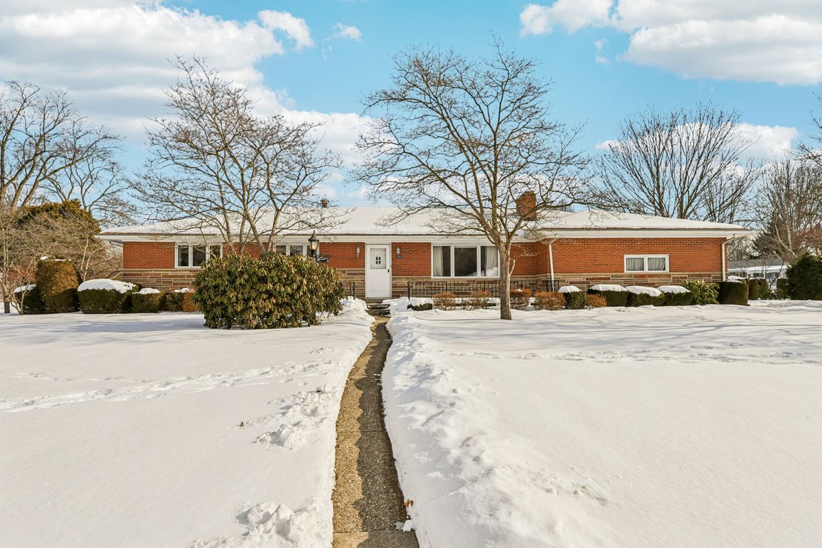 Morewood Rd-S1102-001.jpg