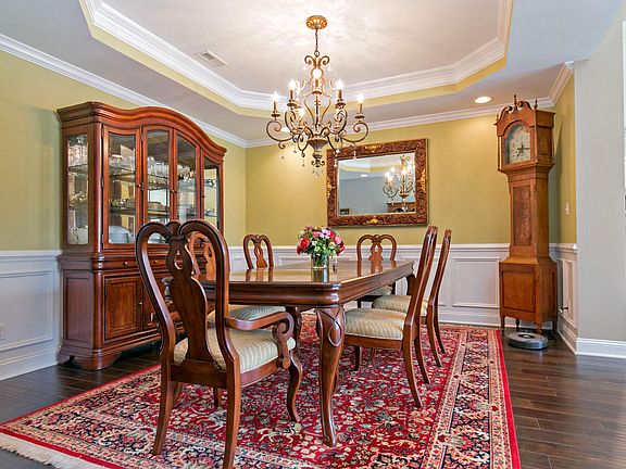 3rd image of 111 Whispering Pines Cir