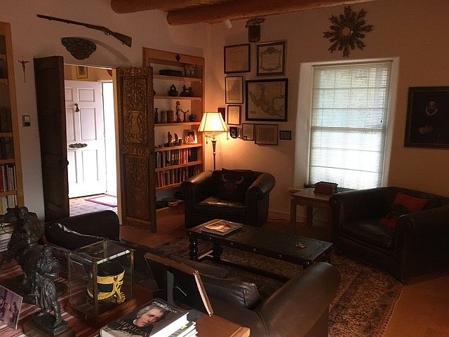 Library den off foyer
