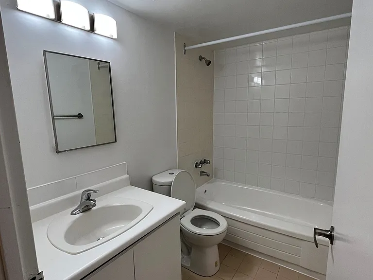 625 Finch Ave W — Photo 10