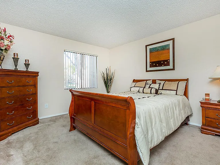 Smoketree Apartments — Photo 34