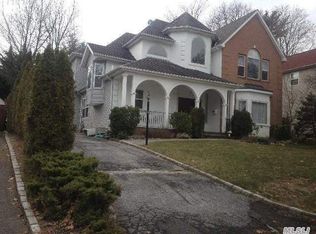 15 Brown Rd, Great Neck, NY 11024