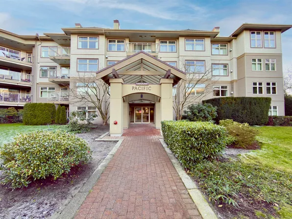 15220 Guildford Dr #210, Surrey, BC V3R 0Y6