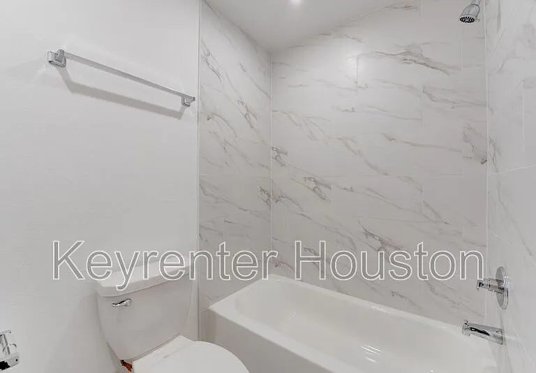 8126 Sterlingshire St #B — Photo 14