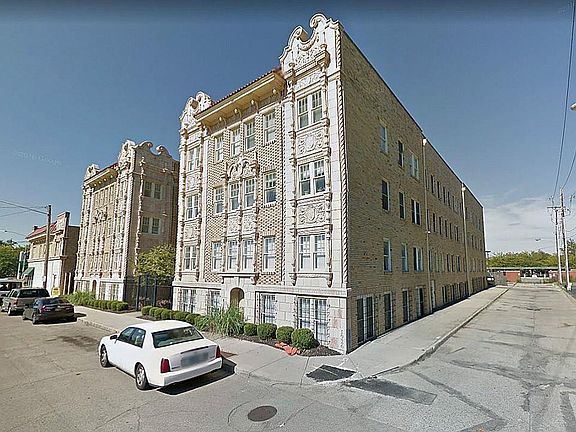 4th image of 729 W Grand Ave