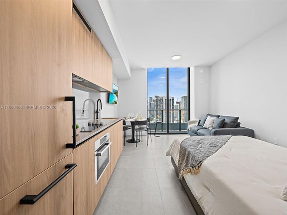 5th image of 121 NE 5th St #3704