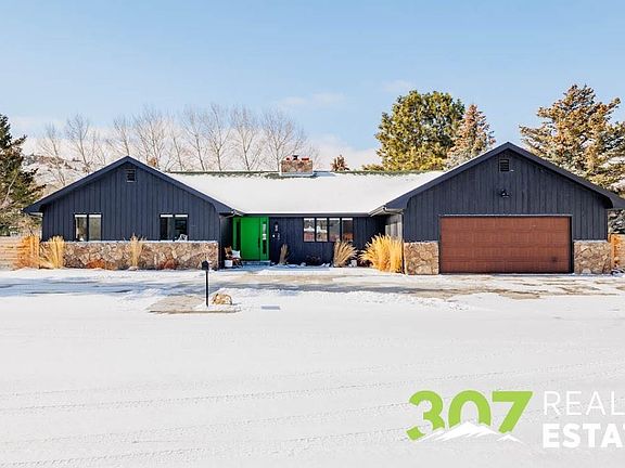 3rd image of 20 Blackheath Ct