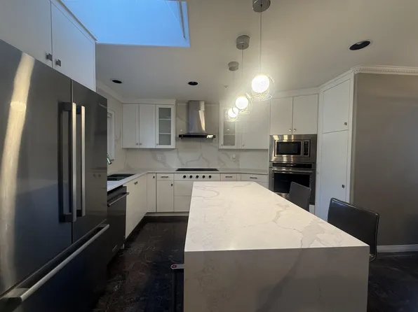 59 Falaise Pl, Vancouver, BC V5M 4C2