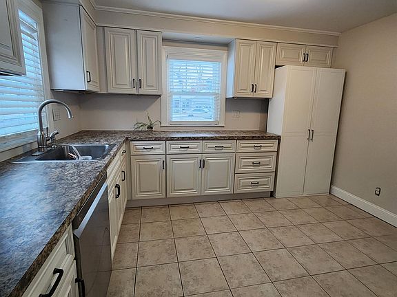 3rd image of 25 East Dunstable Road