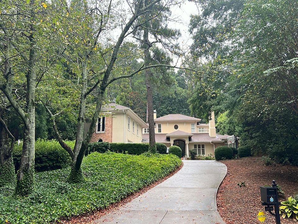 1st image of 1070 Ferncliff Rd NE