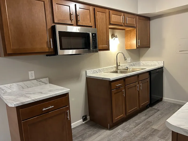 1530 Brooke Park Dr — Photo 2