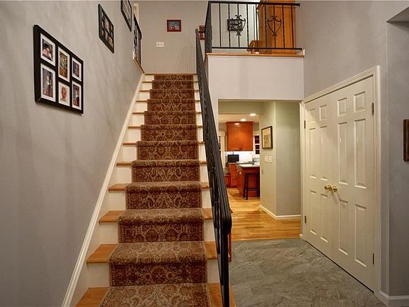 3rd image of 6 Bovington Ln