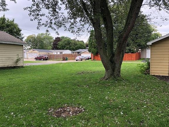 4th image of 1715 Walnut Dr