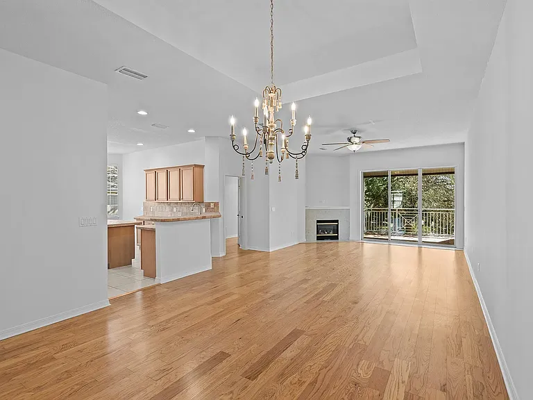 1005 Makarios Dr — Photo 2