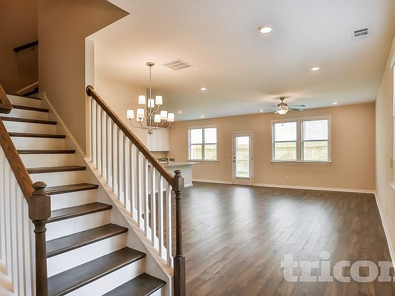 2nd image of 135 Chapelcrest Ln