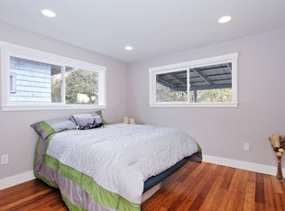 7049 16th Ave NE, Seattle, WA 98115