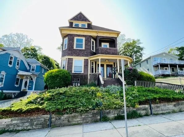 319-321 Belmont St, Fall River, MA 02720