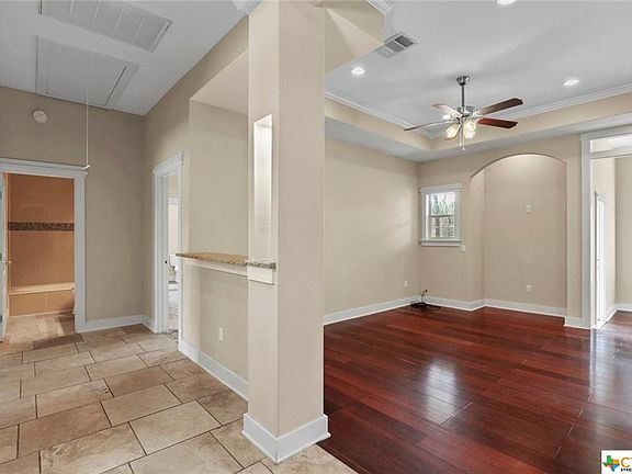 4th image of 207 S Buckhorn Dr
