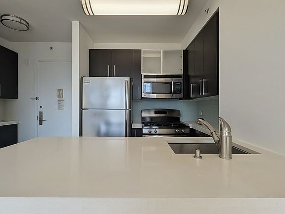 4th image of 350 W 37th St APT 21A