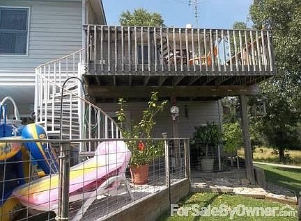 3rd image of 711 E Elm St
