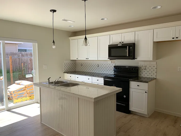 1220 S Ivy St #103 — Photo 4