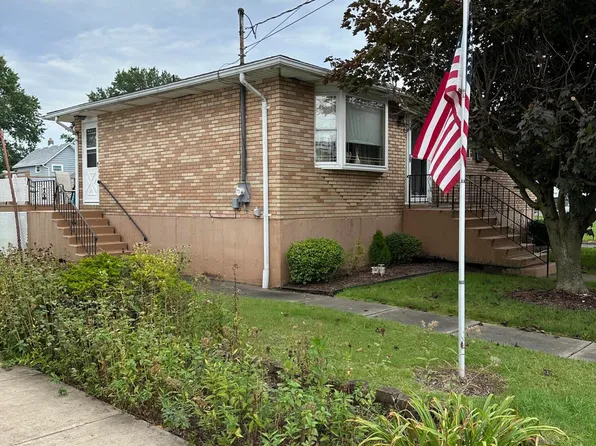 300 Farrell St, Plains, PA 18705