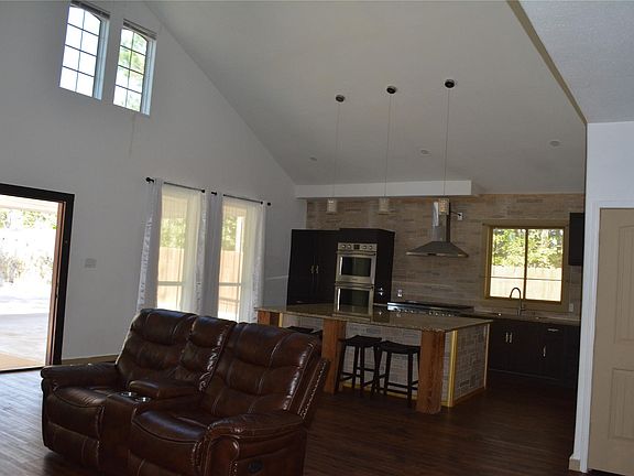3rd image of 824 Road 5203
